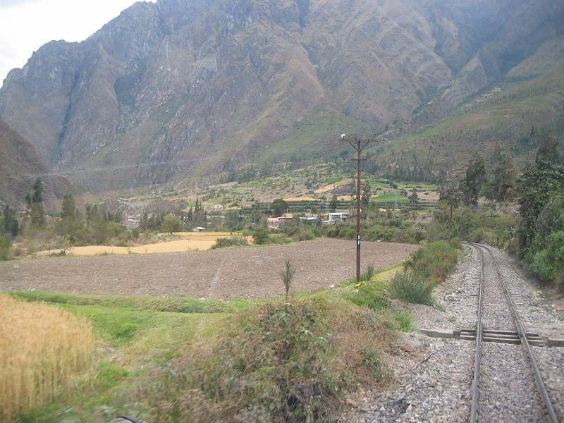 0806100027.JPG - Day 4, Tuesday, June 10, enroute to Machu Picchu